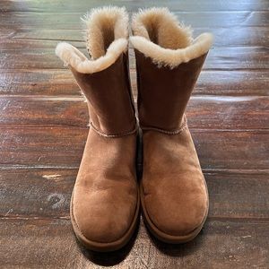 UGG Bailey Button II